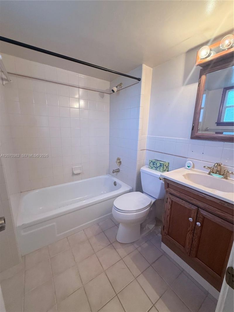 114 Royal Park Dr , Unit 3H, Oakland Park, FL 33309 Photo