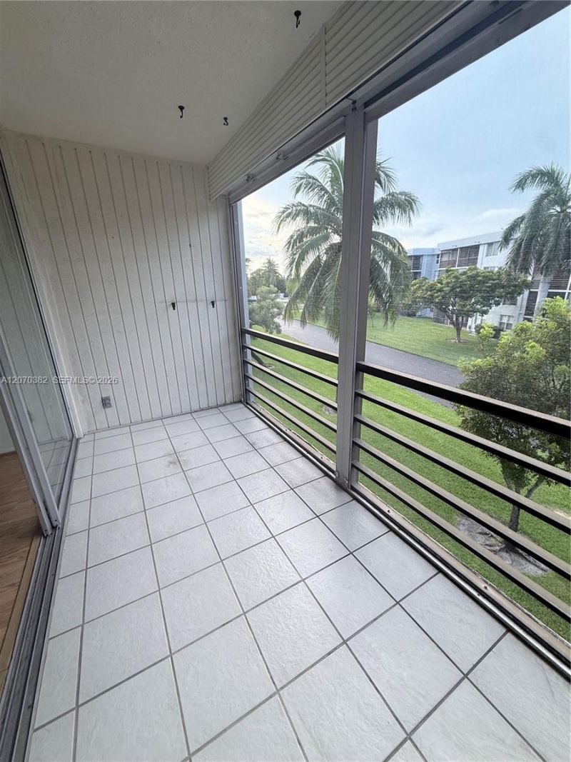 114 Royal Park Dr , Unit 3H, Oakland Park, FL 33309 Photo