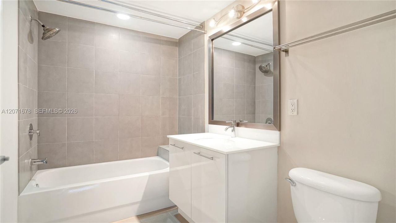 92 SW 3rd St , Unit 1803, Miami, FL 33130 Photo