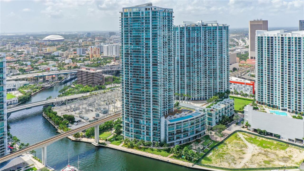 92 SW 3rd St , Unit 1803, Miami, FL 33130 Photo