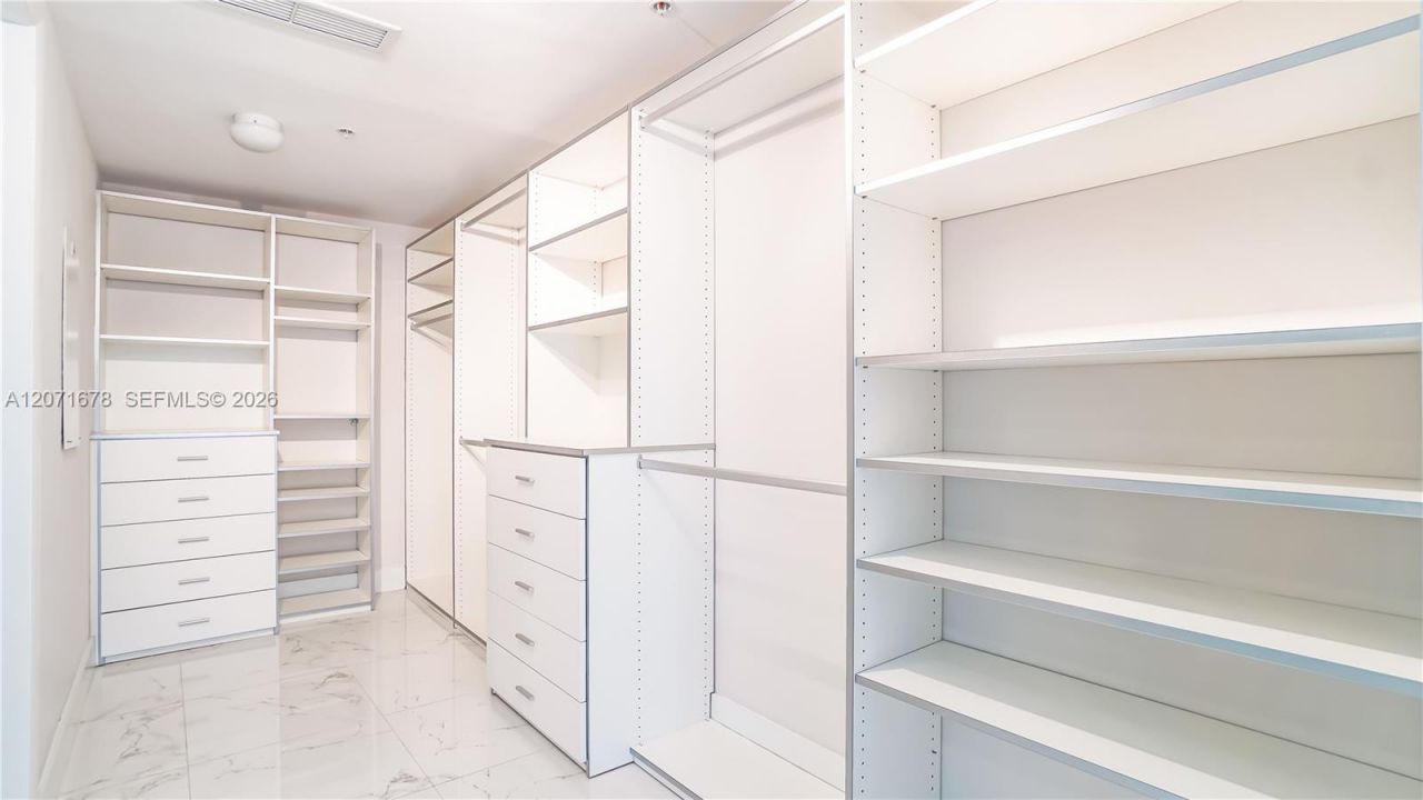 92 SW 3rd St , Unit 1803, Miami, FL 33130 Photo