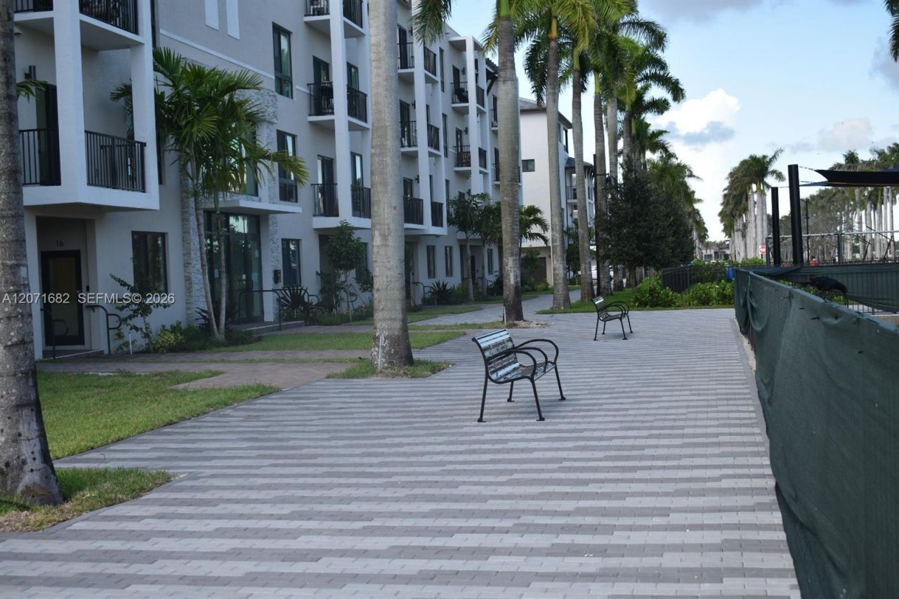 4640 NW 84 , Unit 16, Doral, FL 33166 Photo