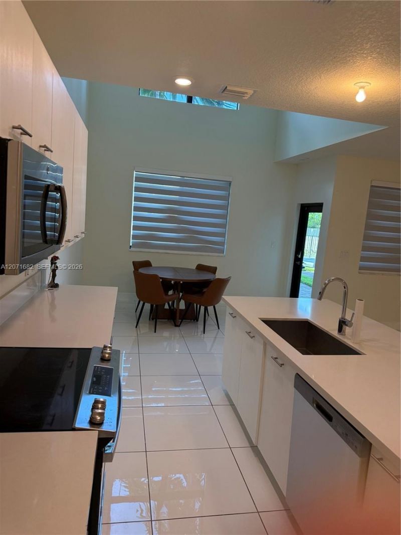 4640 NW 84 , Unit 16, Doral, FL 33166 Photo
