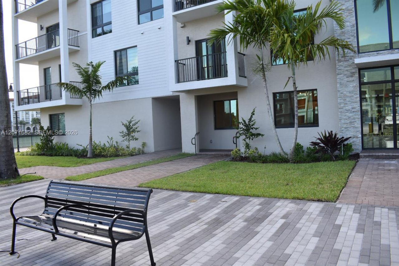 4640 NW 84 , Unit 16, Doral, FL 33166 Photo