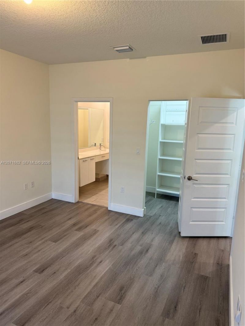 4640 NW 84 , Unit 16, Doral, FL 33166 Photo