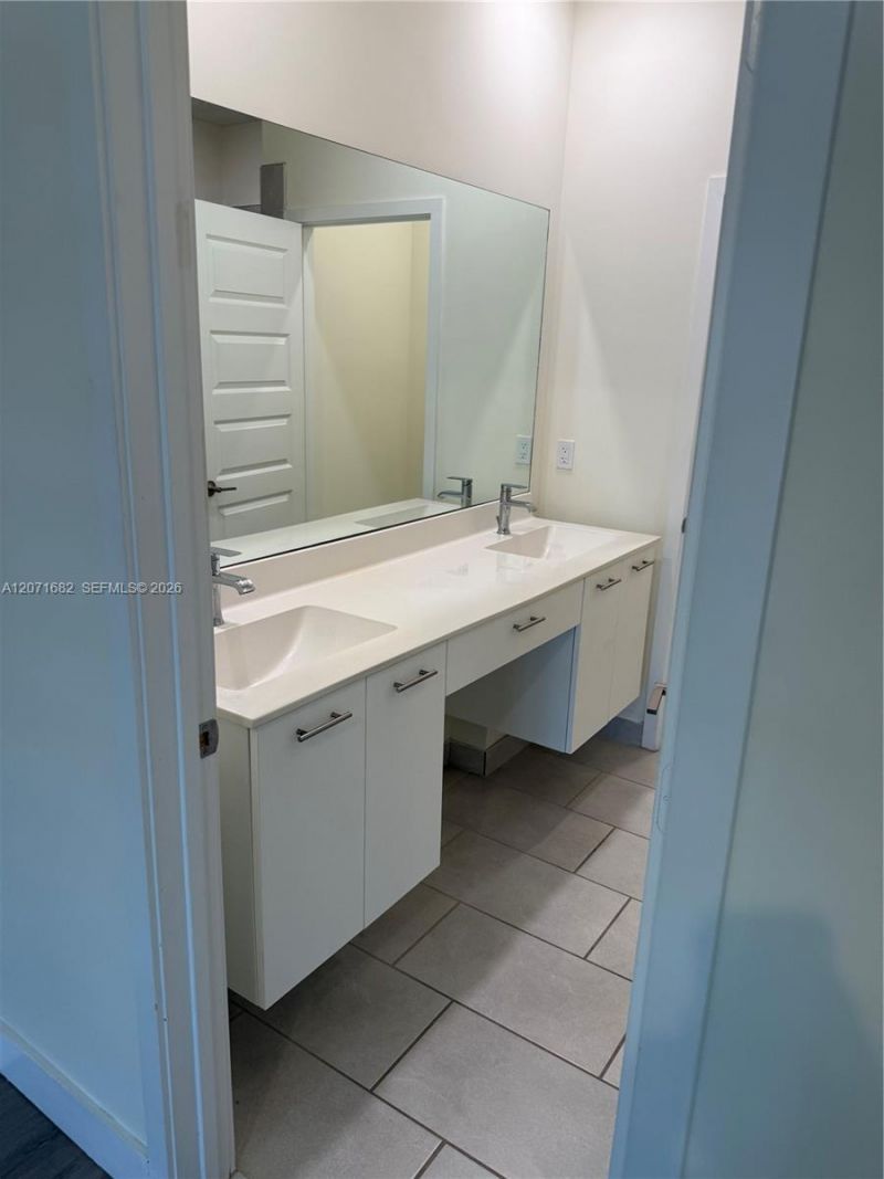 4640 NW 84 , Unit 16, Doral, FL 33166 Photo