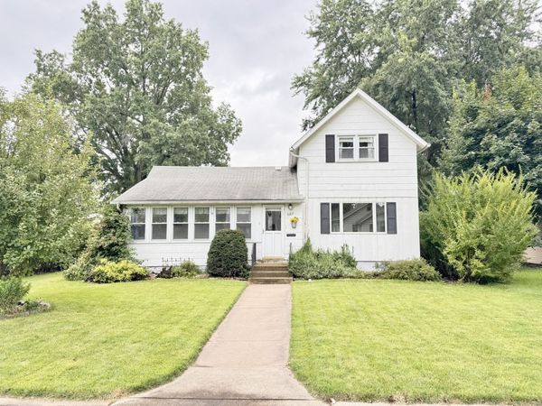 607 W 7th Street , Sterling, IL 61081