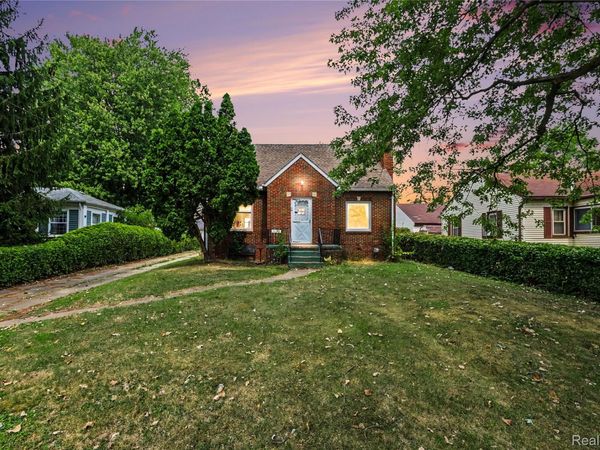 1129 E Bristol Road, Burton, Mi 48529