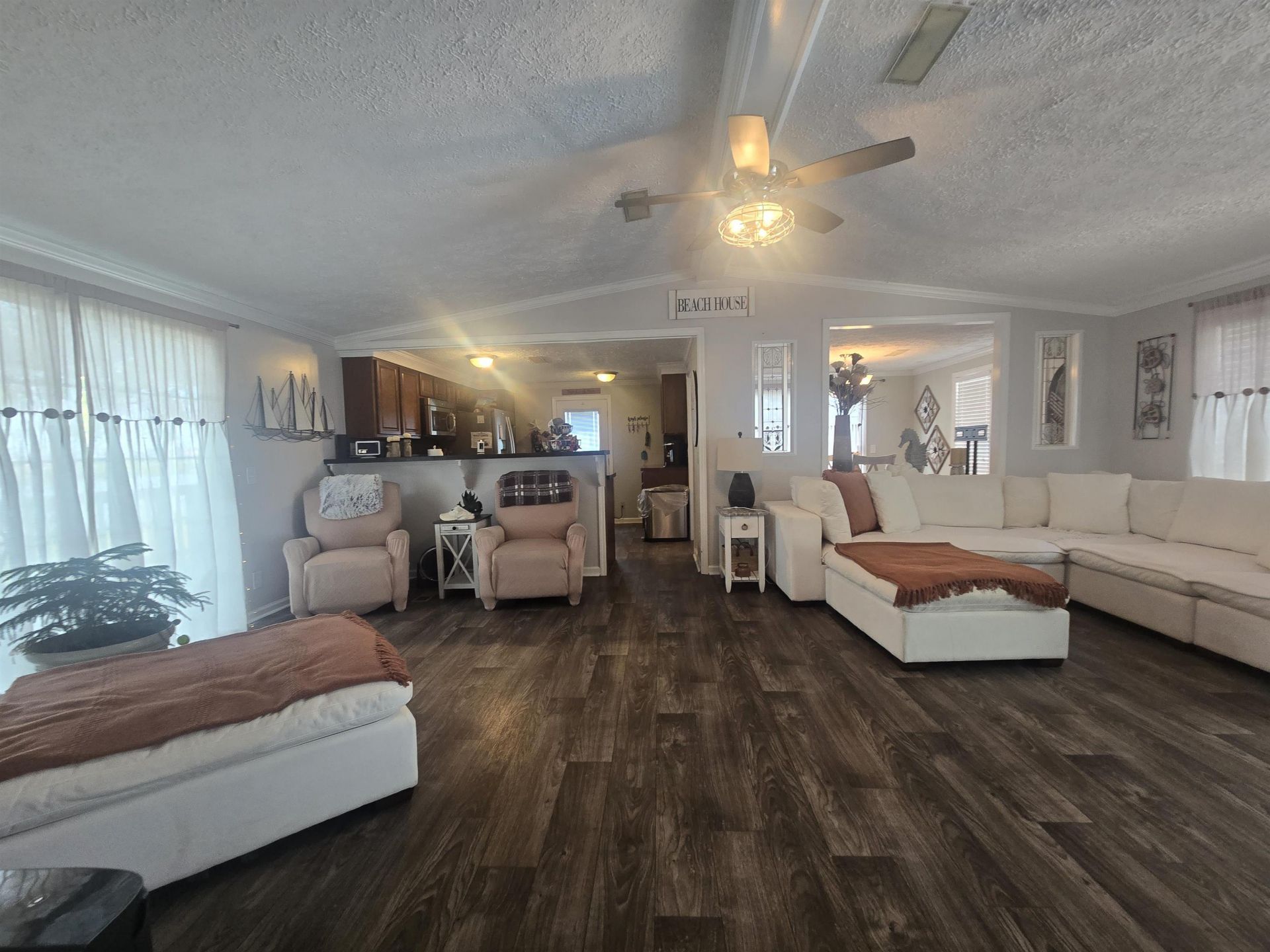 346 Ocean Breeze Dr. Photo 11