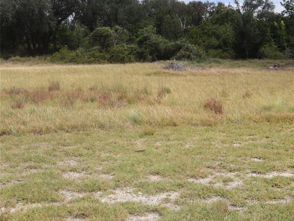 701 Rawhide LN, Florence, TX 76527