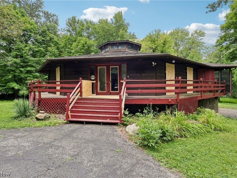 9555 Olde Eight Rd, Northfield, OH 44067 Photo 1