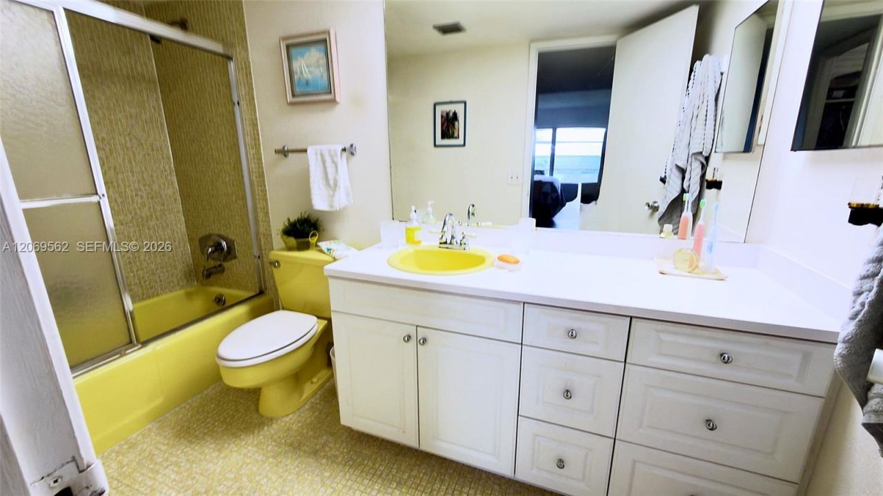 2950 N Palm Aire Dr , Unit 605, Pompano Beach, FL 33069 Photo