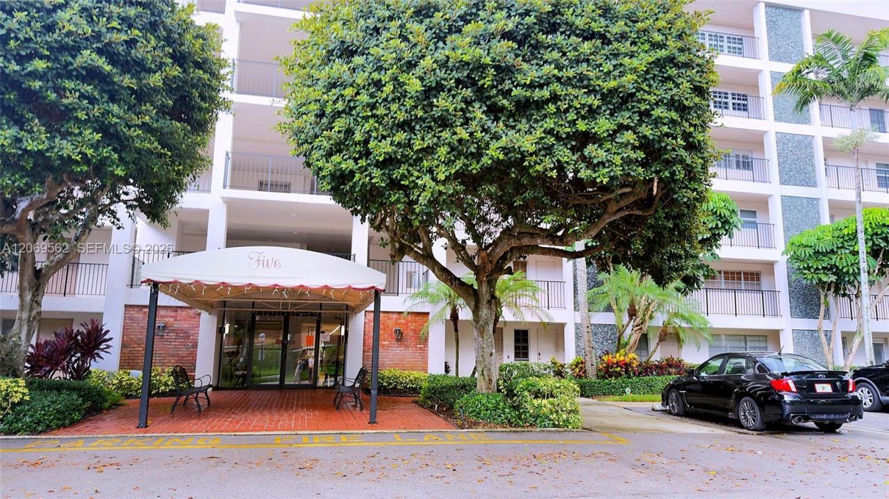 2950 N Palm Aire Dr , Unit 605, Pompano Beach, FL 33069 Photo