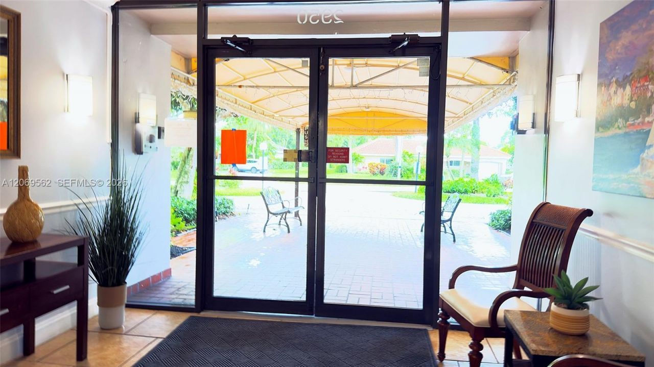 2950 N Palm Aire Dr , Unit 605, Pompano Beach, FL 33069 Photo