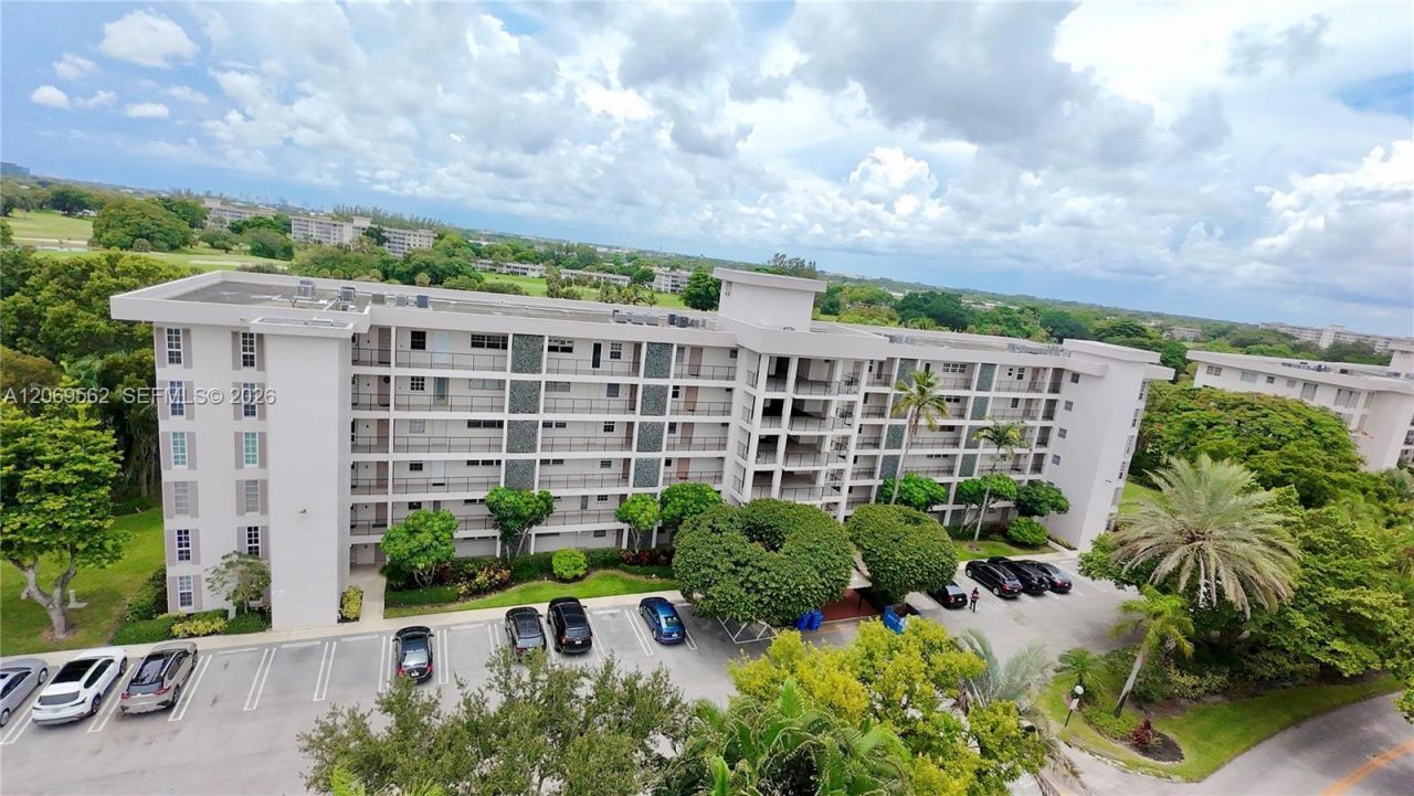 2950 N Palm Aire Dr , Unit 605, Pompano Beach, FL 33069 Photo