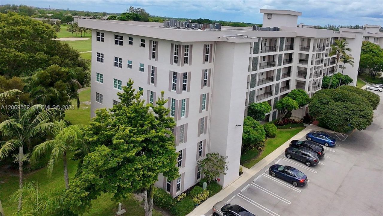 2950 N Palm Aire Dr , Unit 605, Pompano Beach, FL 33069 Photo