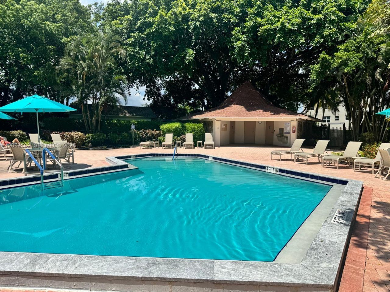 2950 N Palm Aire Dr , Unit 605, Pompano Beach, FL 33069 Photo