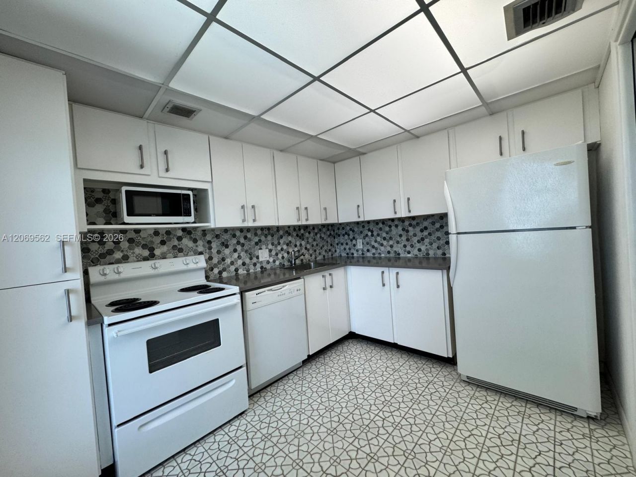 2950 N Palm Aire Dr , Unit 605, Pompano Beach, FL 33069 Photo