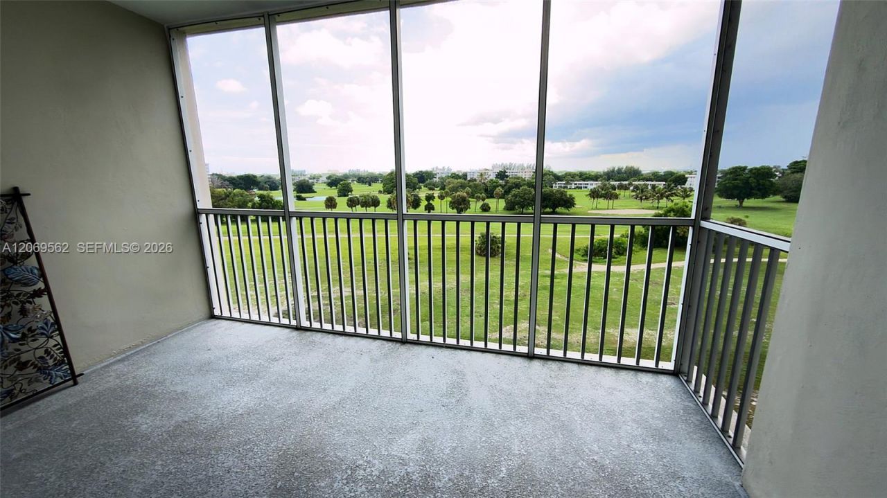 2950 N Palm Aire Dr , Unit 605, Pompano Beach, FL 33069 Photo