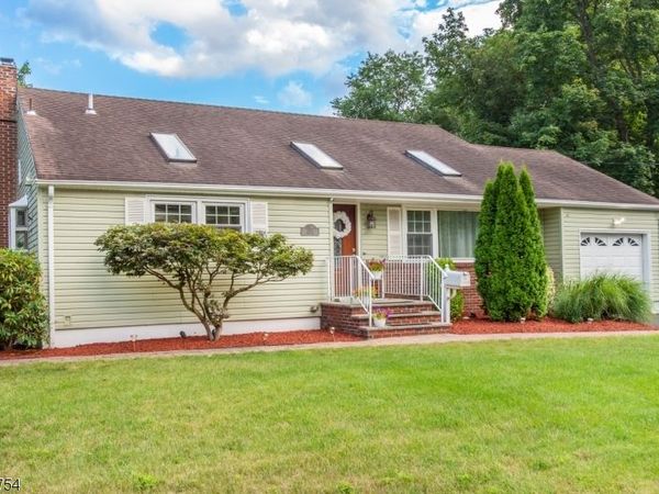 1 Birch Rd, Pequannock, NJ 07444