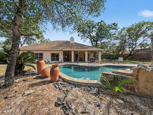 438 Rosewood Dr, La Vernia, TX 78121
