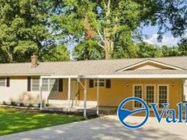 1105 Blountsville Street NE, Hanceville, AL 35077
