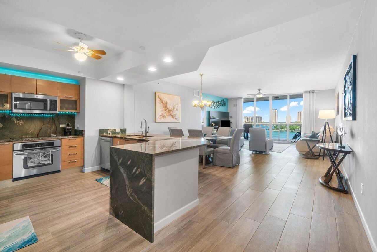 2640 Lake Shore Drive, Unit 711, Riviera Beach, FL 33404 Photo