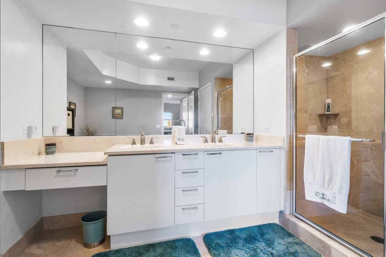 2640 Lake Shore Drive, Unit 711, Riviera Beach, FL 33404 Photo