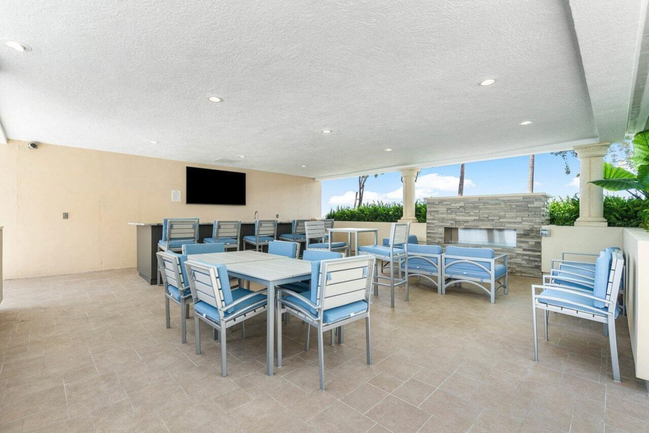2640 Lake Shore Drive, Unit 711, Riviera Beach, FL 33404 Photo
