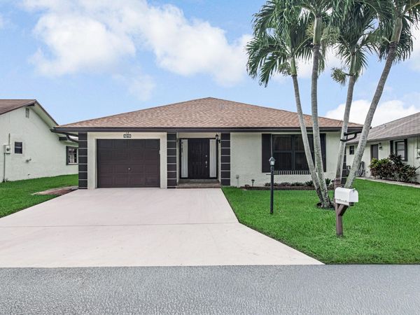 6210 Olivewood Circle, Greenacres, FL 33463