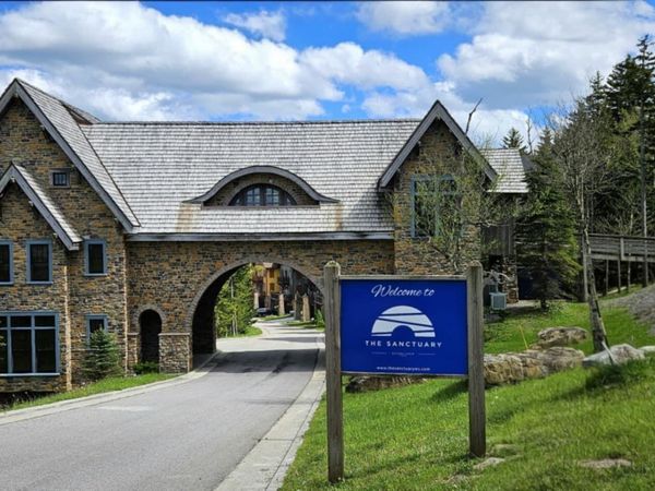 157 Meadows Dr., Snowshoe, WV 26209