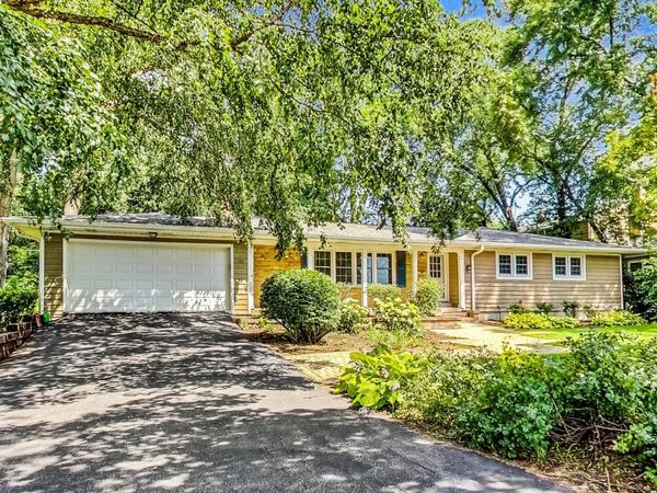 125 N Prospect Avenue , Clarendon Hills, IL 60514