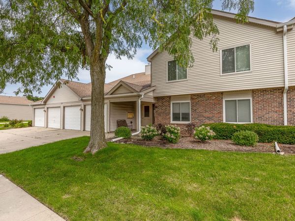 7050 Newport Drive , Unit 101, Woodridge, IL 60517