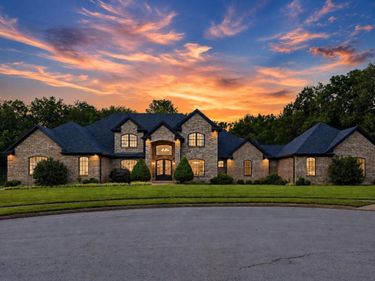 211 Wedgewood Circle, Paris, KY 40361