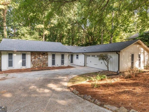 9570 Hillside Drive, Roswell, GA 30076