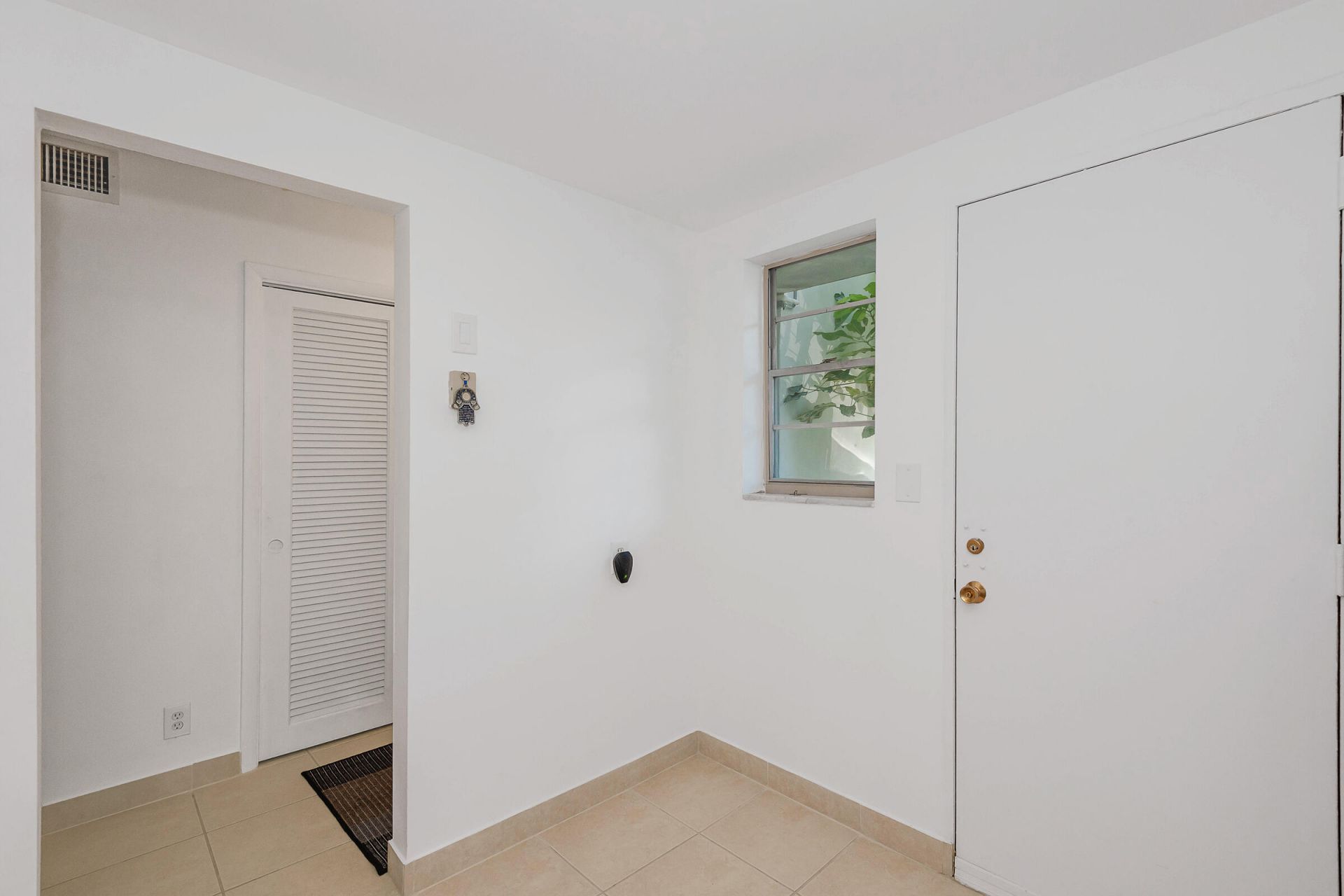 1000 NE 12th Avenue, Unit 104, Hallandale Beach, FL 33009 Photo