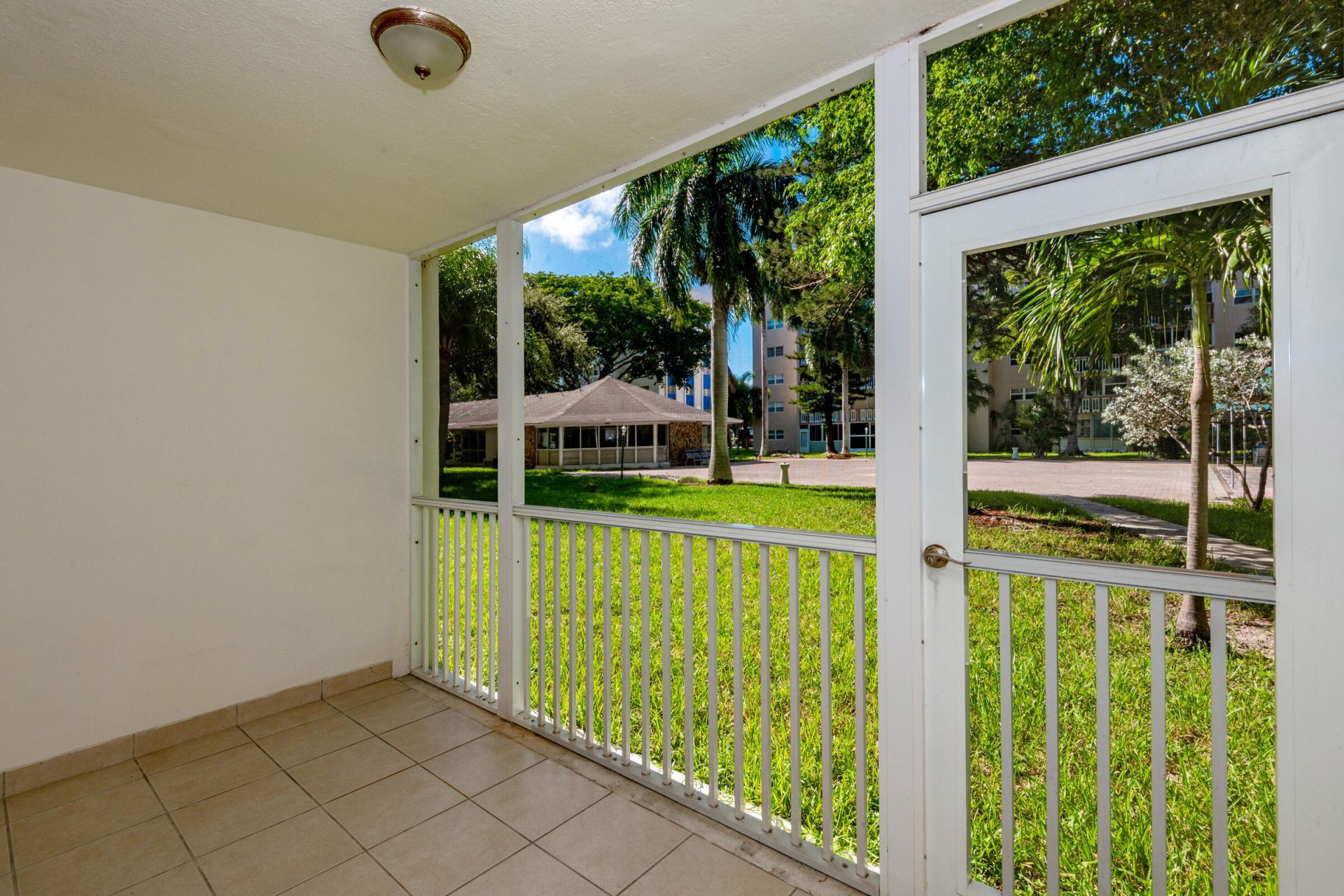 1000 NE 12th Avenue, Unit 104, Hallandale Beach, FL 33009 Photo