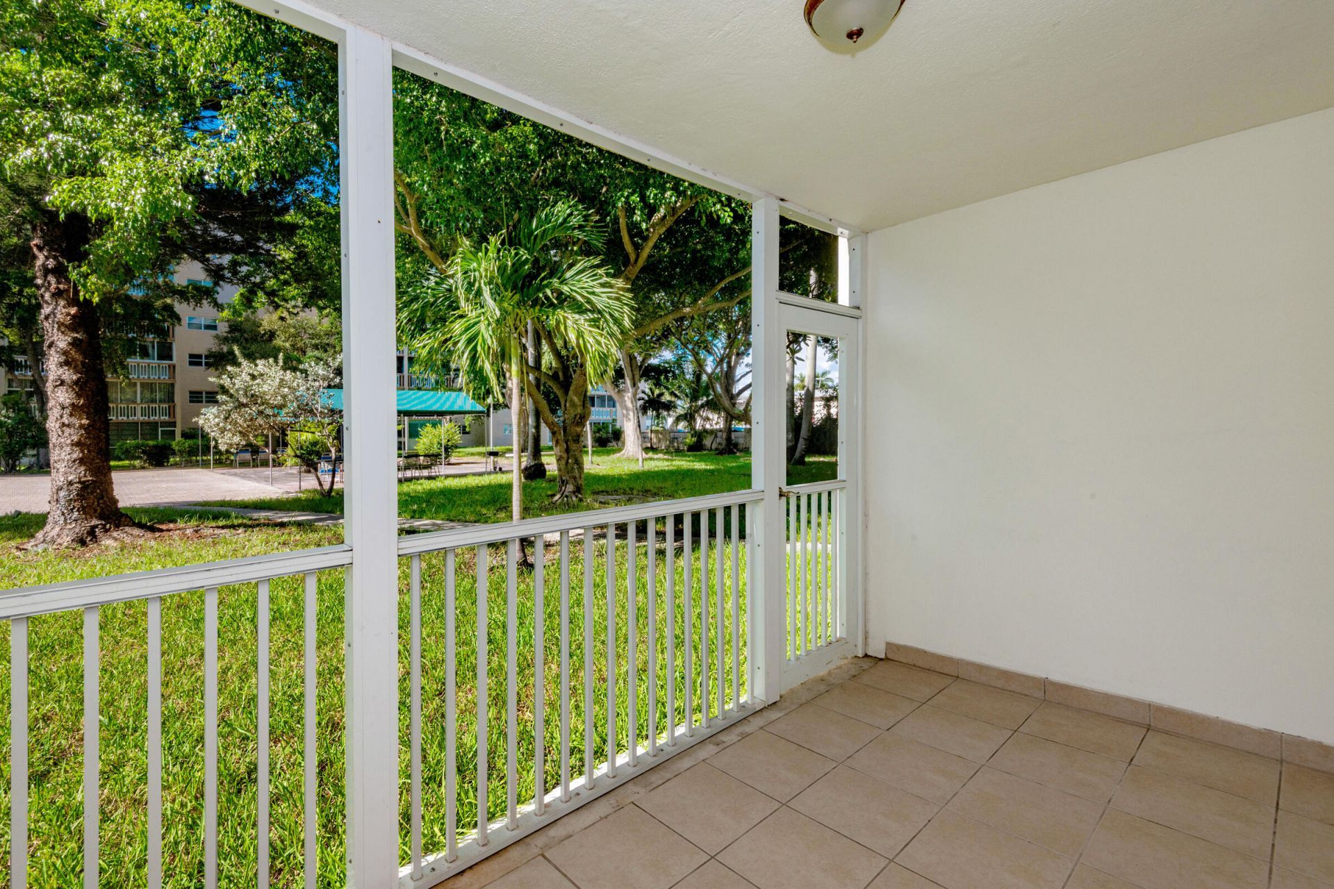 1000 NE 12th Avenue, Unit 104, Hallandale Beach, FL 33009 Photo