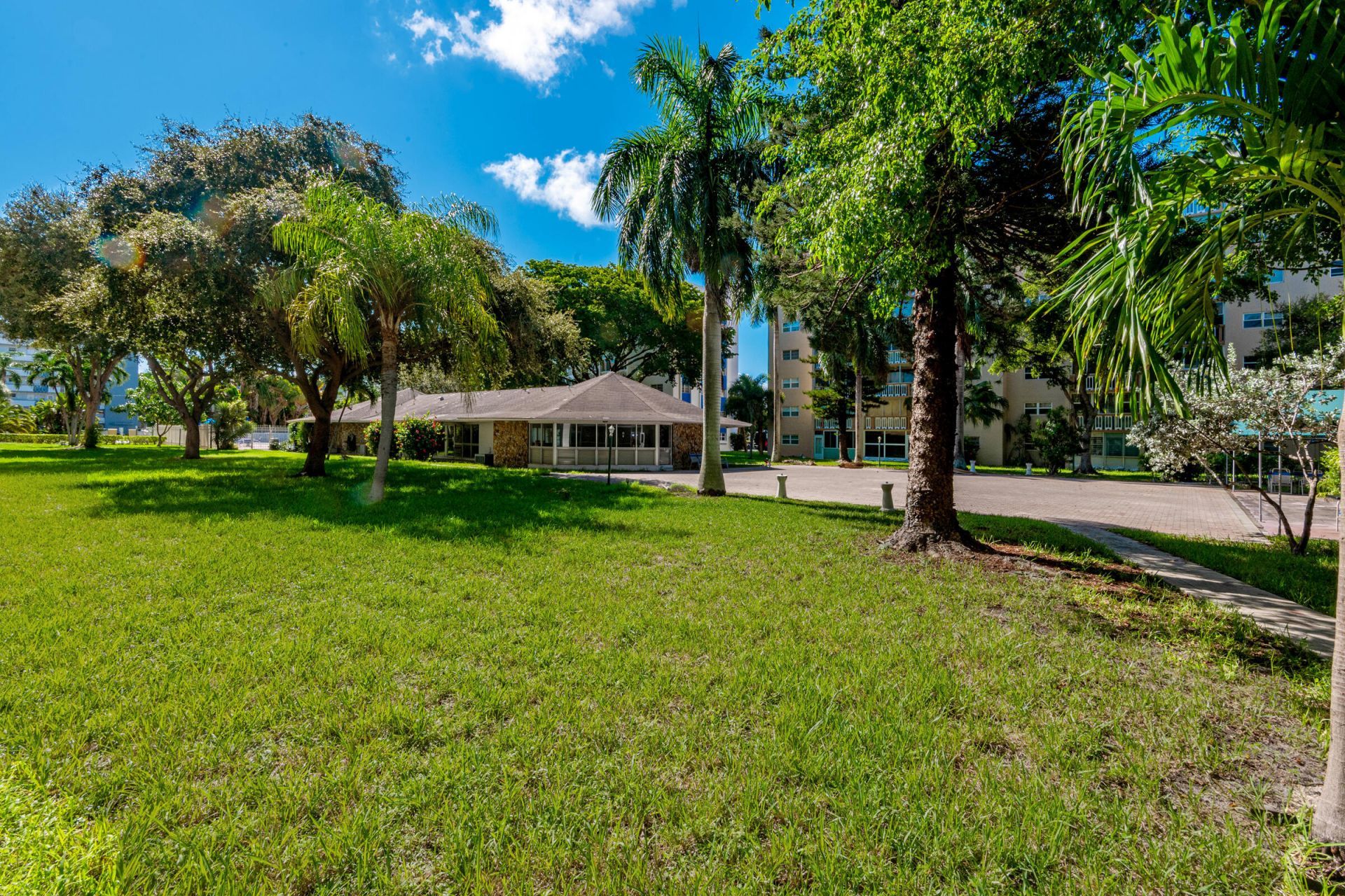 1000 NE 12th Avenue, Unit 104, Hallandale Beach, FL 33009 Photo