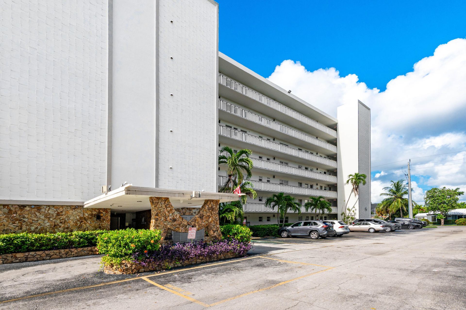 1000 NE 12th Avenue, Unit 104, Hallandale Beach, FL 33009 Photo