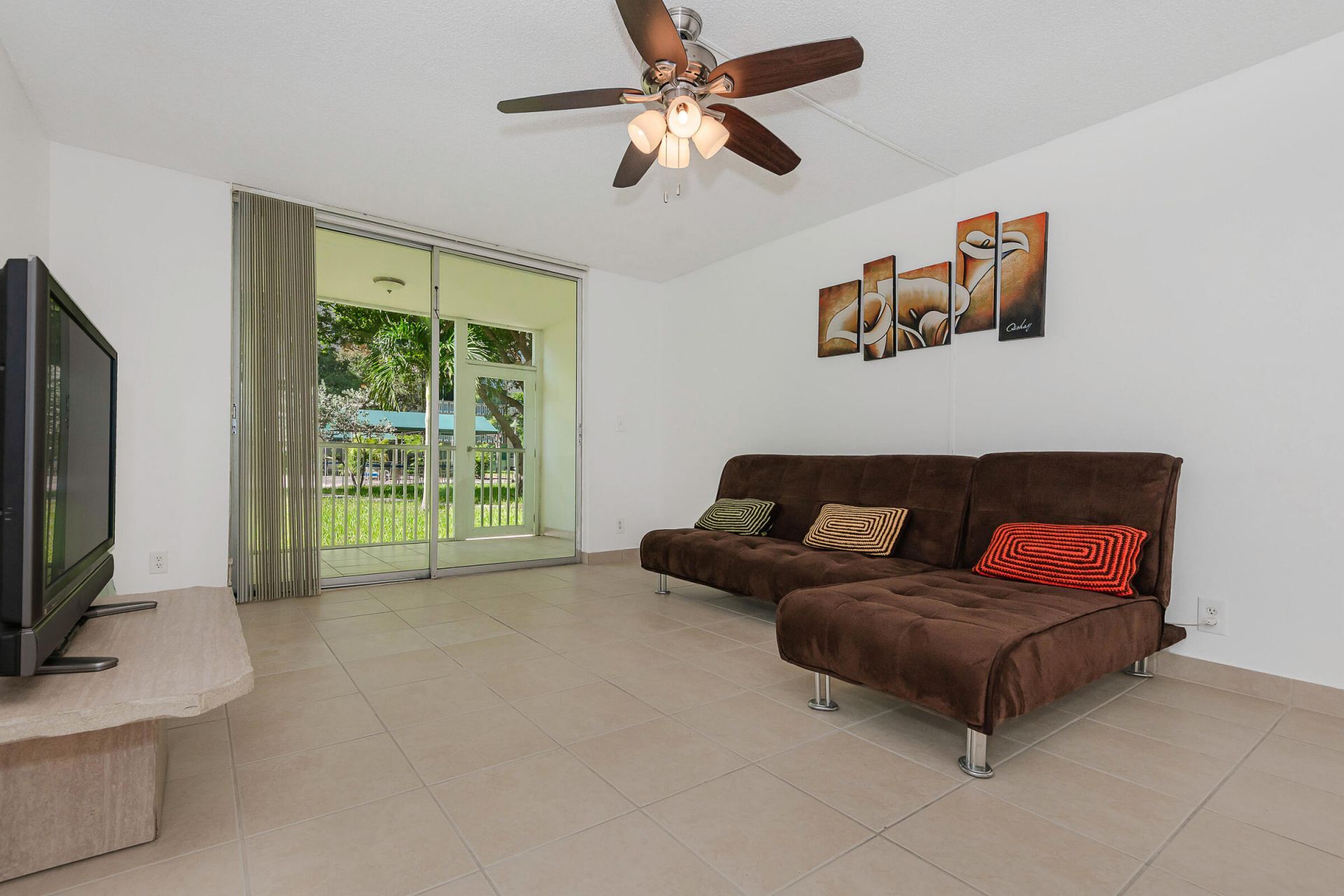 1000 NE 12th Avenue, Unit 104, Hallandale Beach, FL 33009 Photo