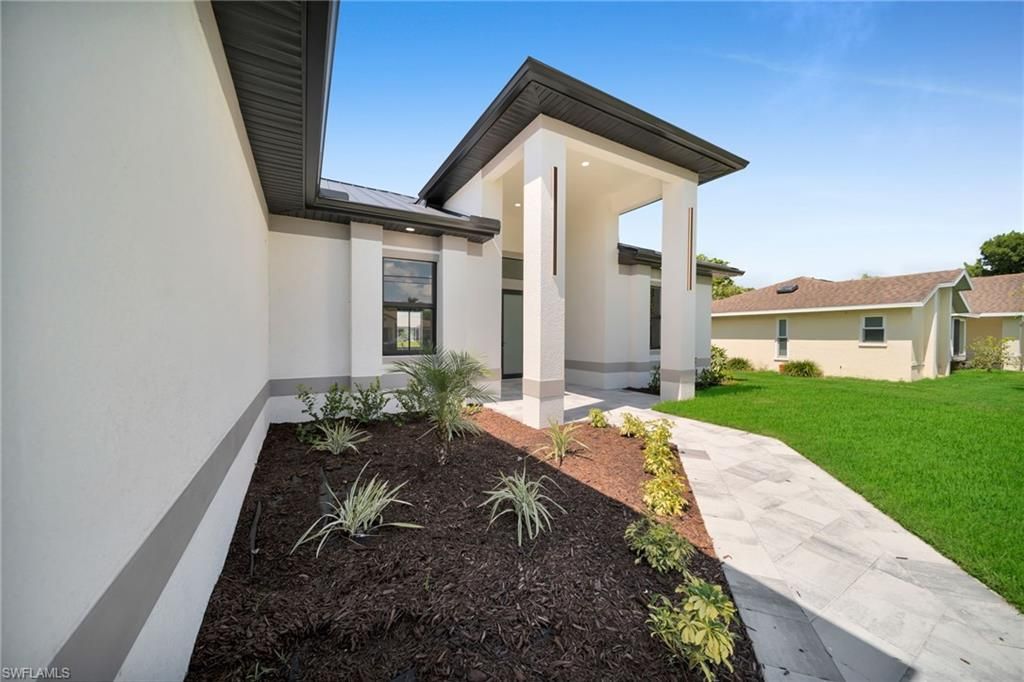 2127 NE 1st Ter, Cape Coral, FL 33909 Photo