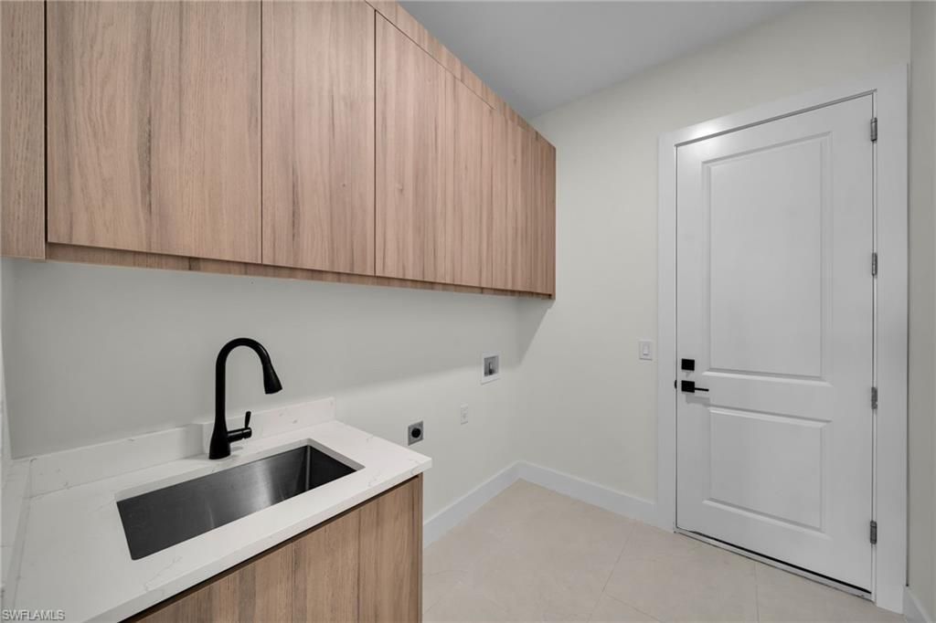 2127 NE 1st Ter, Cape Coral, FL 33909 Photo