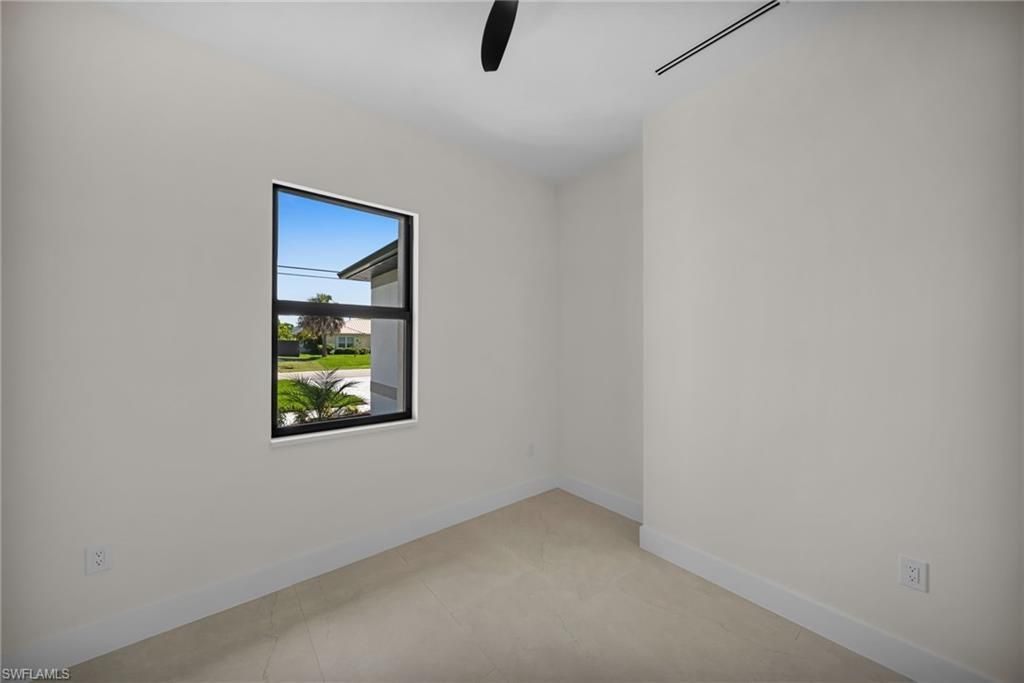 2127 NE 1st Ter, Cape Coral, FL 33909 Photo