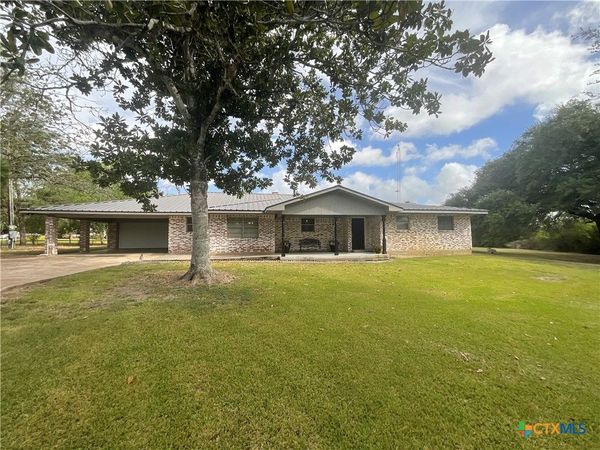1672 FM 318 , Hallettsville, TX 77964