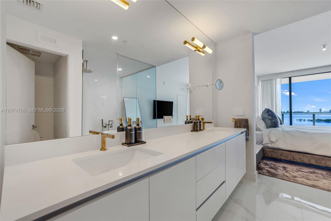 700 NE 24th St, Unit 1107, Miami, FL 33137 Photo