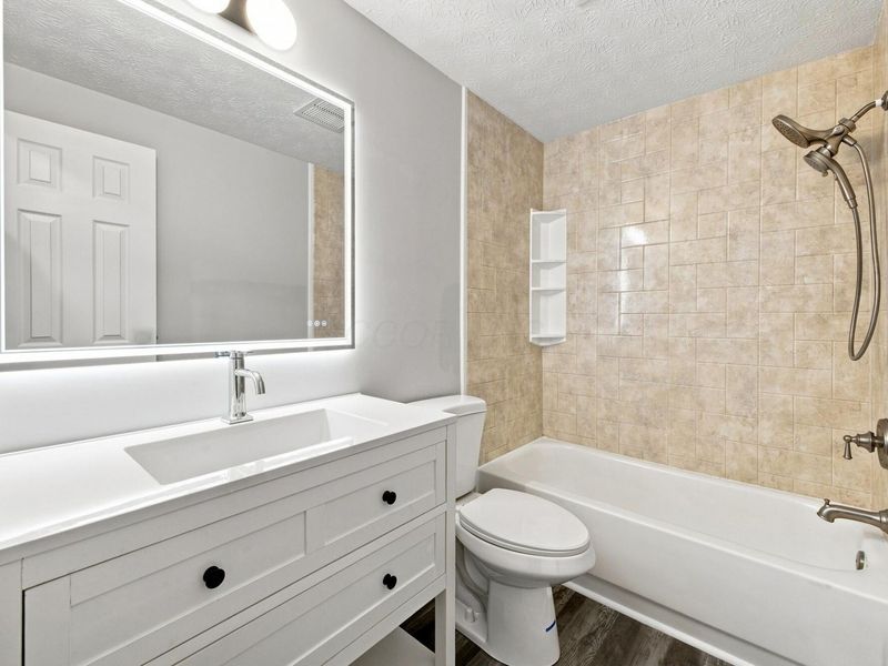 5796 Hallridge Circle , Columbus, OH 43232 Photo 13