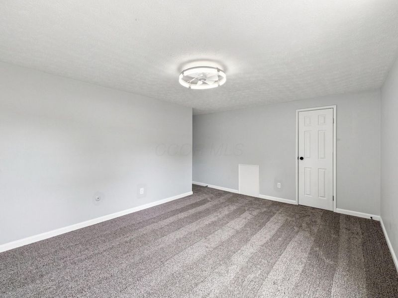 5796 Hallridge Circle , Columbus, OH 43232 Photo 15