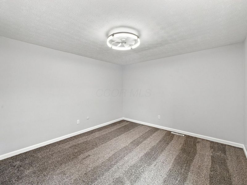 5796 Hallridge Circle , Columbus, OH 43232 Photo 16