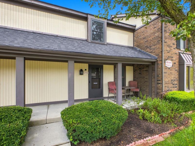 5796 Hallridge Circle , Columbus, OH 43232 Photo 2